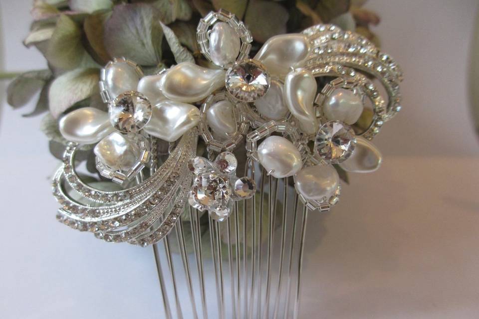 Elegant Floral SWIRL Crystal and Pearl Hair Comb