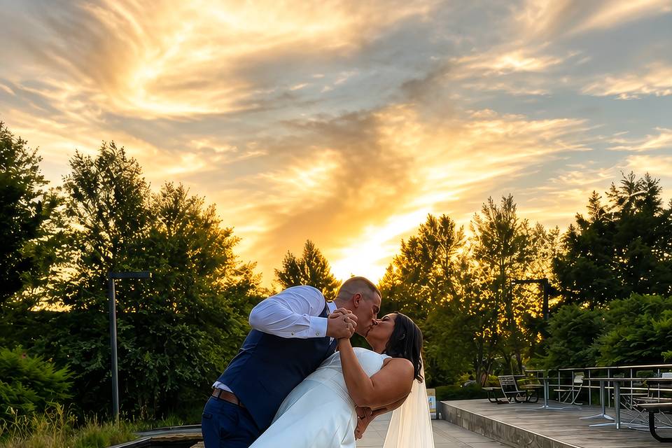 Golden Hour Dip Kiss