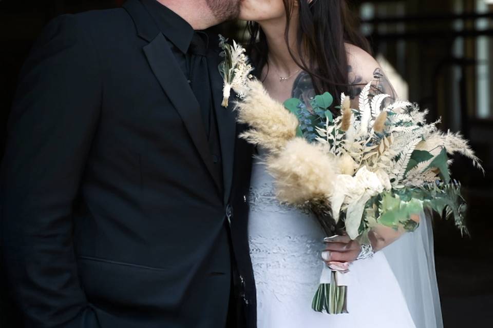 Kissing Shot, Barn Wedding