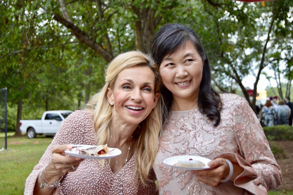 Wedding guests with crepes