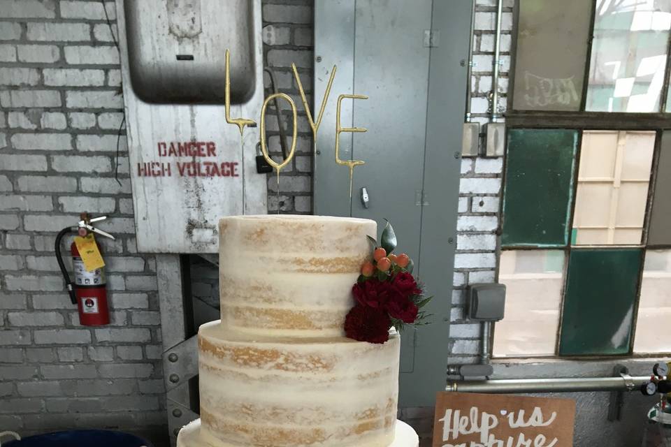 Simple wedding cake with flowers
