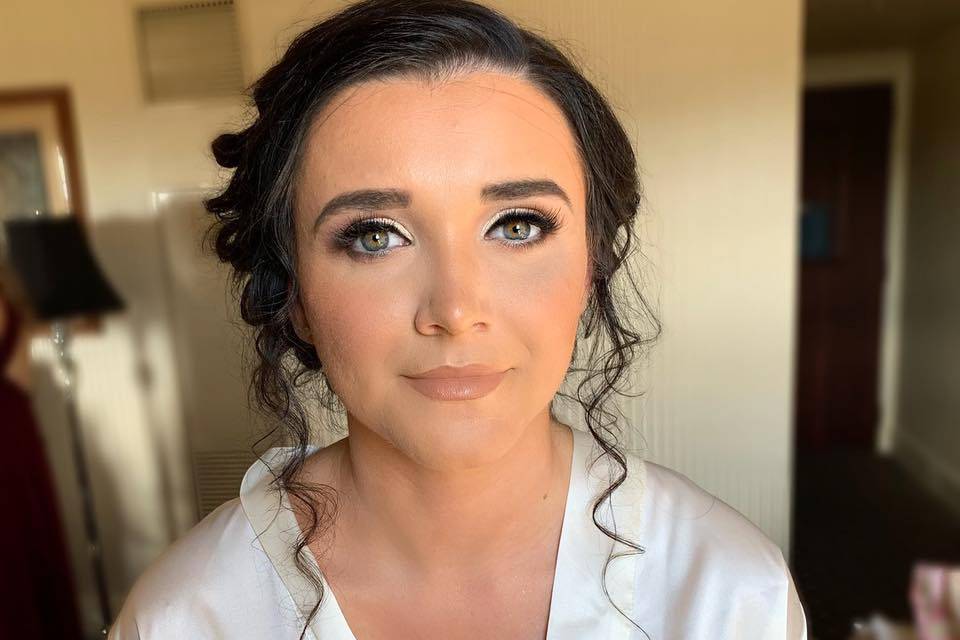Bright-eyed bride
