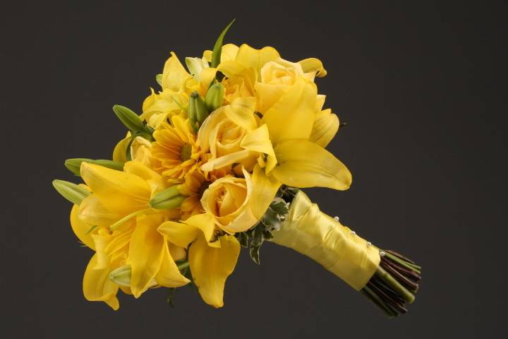 Bouquet of yellow flowers