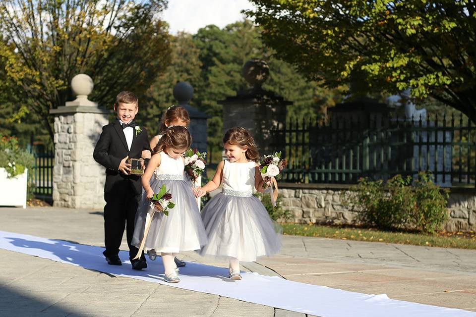 Kids at wedding