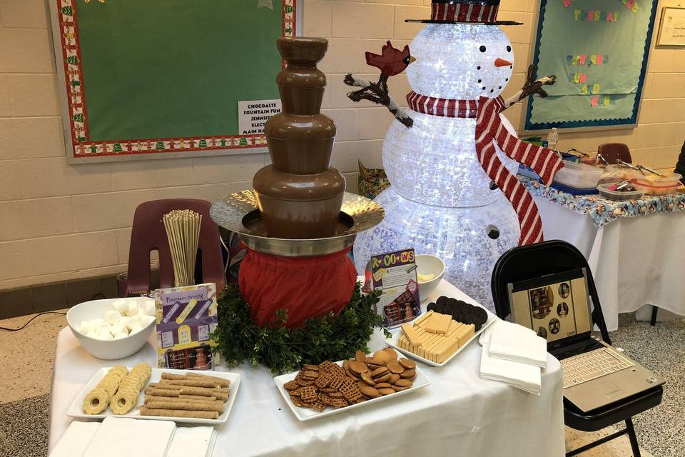 Small milk chocolate fountain