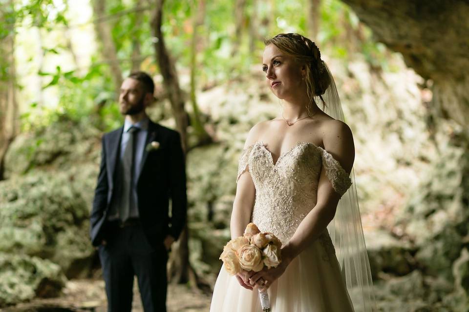 Elopement at cenote