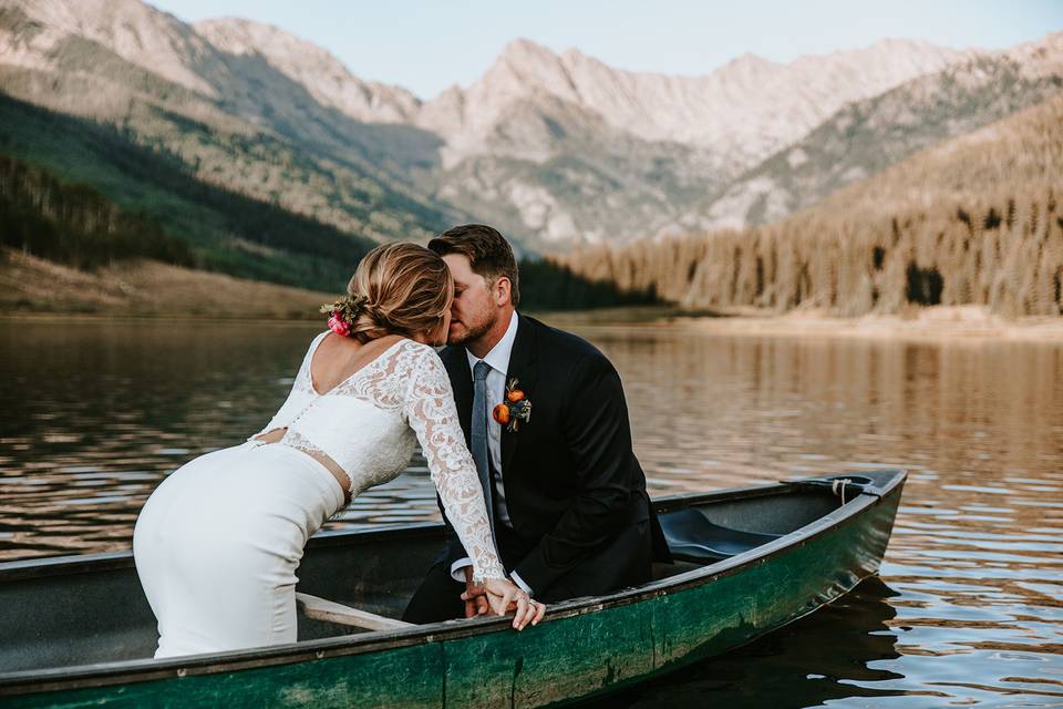 A&J kissing on Piney Lake