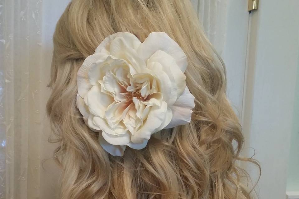 Romantic bridal hair