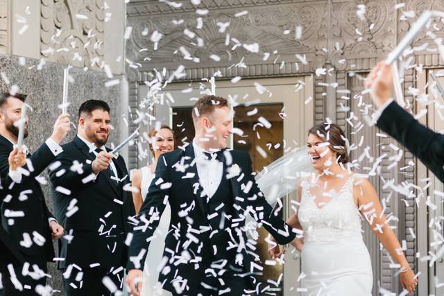 Confetti toss