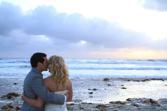 Lovers by the waves