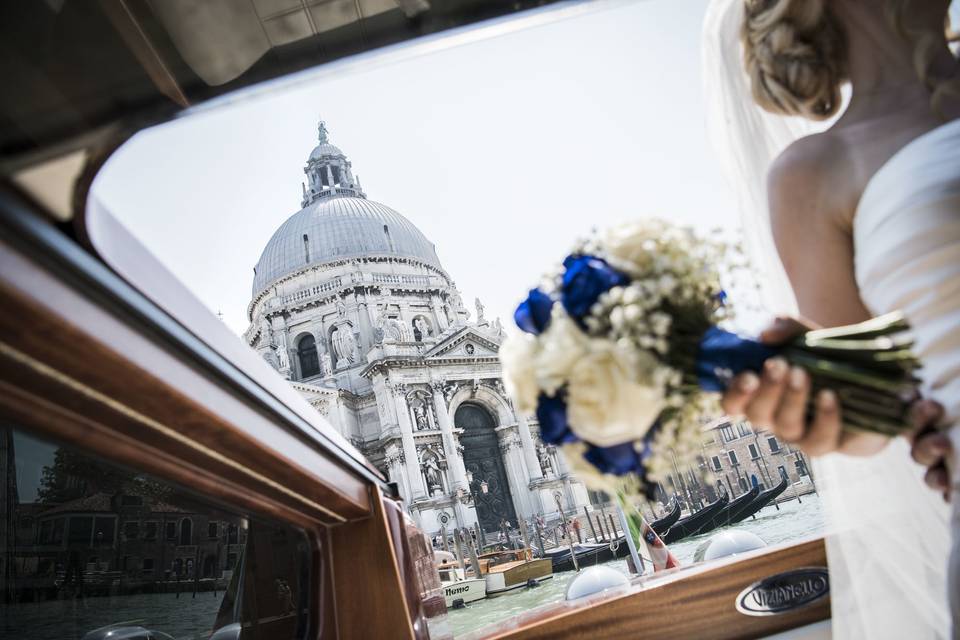 venice wedding, bride and groom portrait, taxiboat