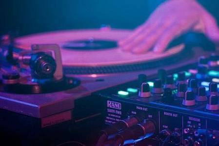 DJ set up