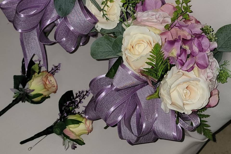 Artificial flowers bouquet