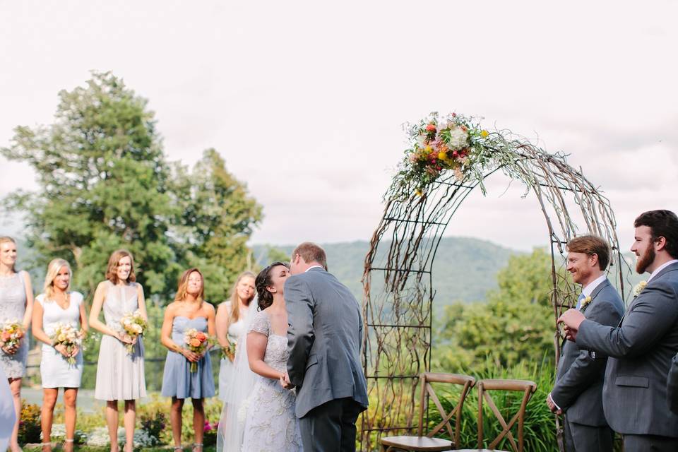 Wedding kiss - jennie andrews photography