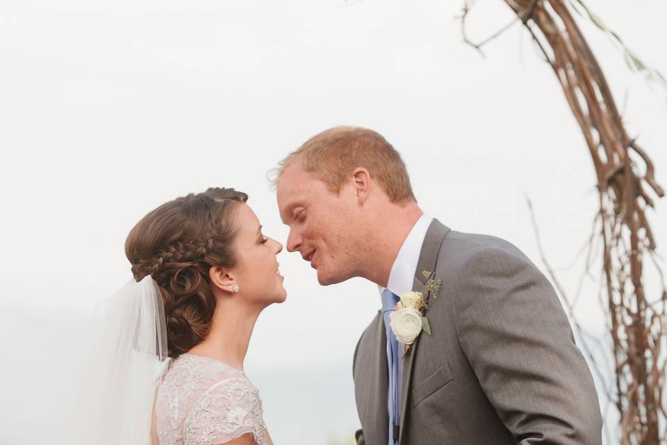 Wedding kiss - jennie andrews photography