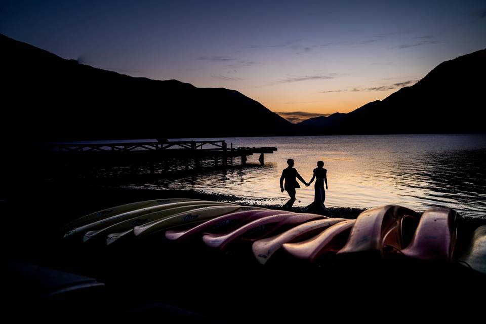 Couple walking silhouette