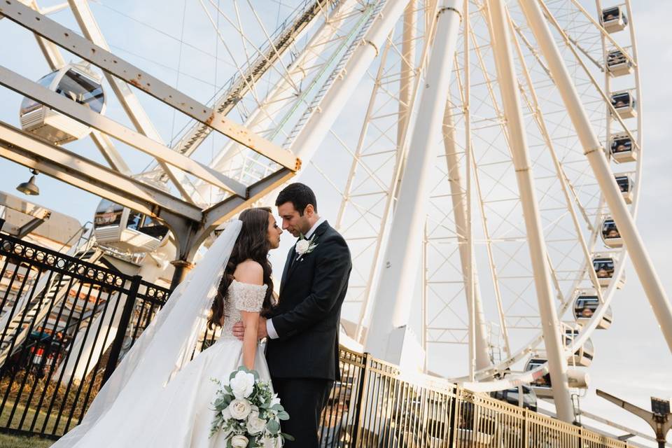 Couple with Ferris wheel
