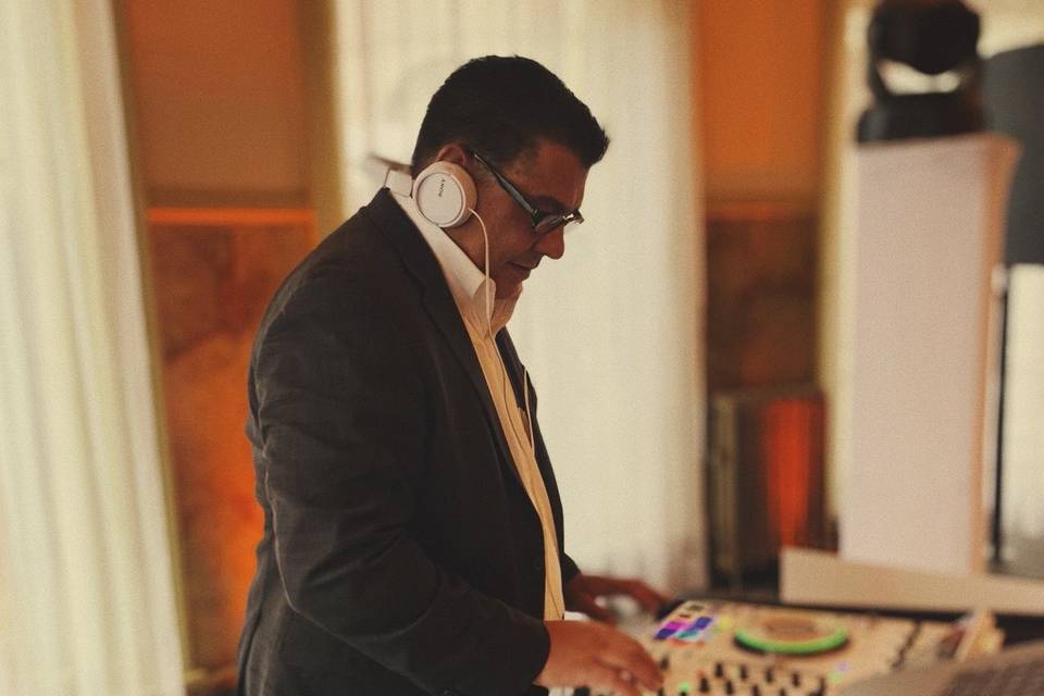 Johnny Villa | Your DJ & MC