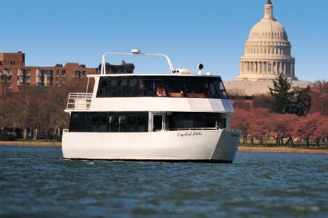 Capital Elite yacht in front of Capitol Building