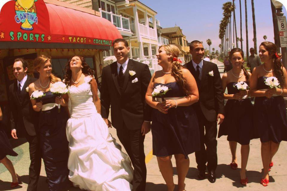 The couple with the bridesmaids and groomsmen