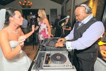 Mouth From The South (Randy)  puts the Bride in Mood To Dance !