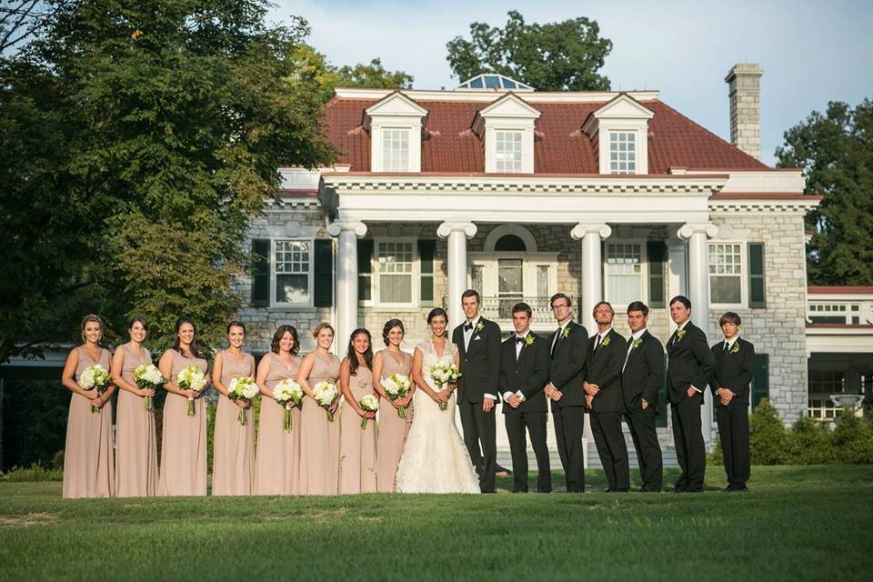 The couple with their bridesmaids and groomsmen