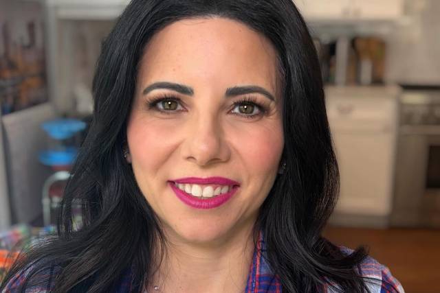 Lori Pinsky- Make-Up Artist