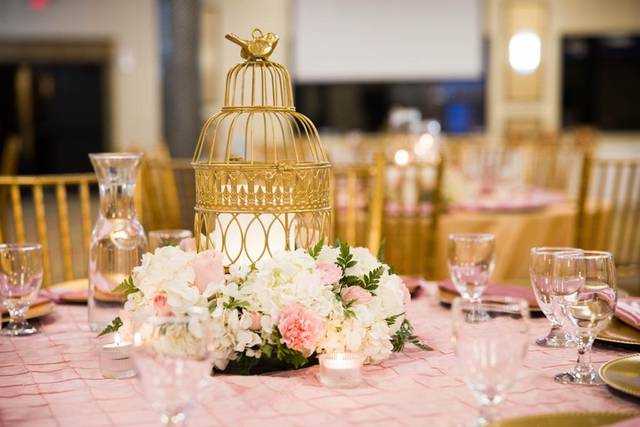 Vintage floral table decor