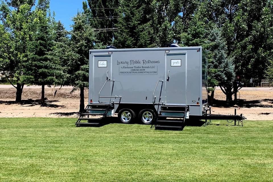 Backyard Wedding in Aberdeen