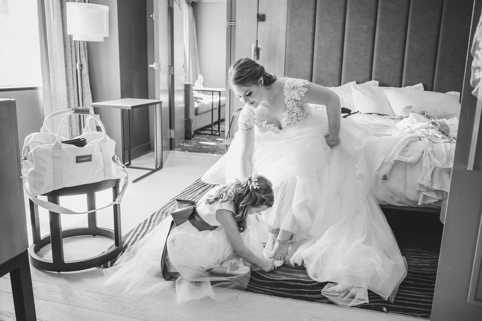 Pittsburgh bride getting ready