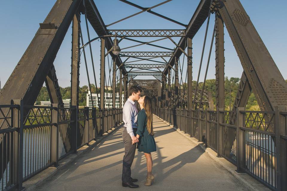 Hot metal bridge engagement