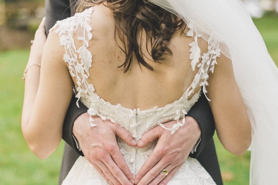 Shady elms farm wedding couple