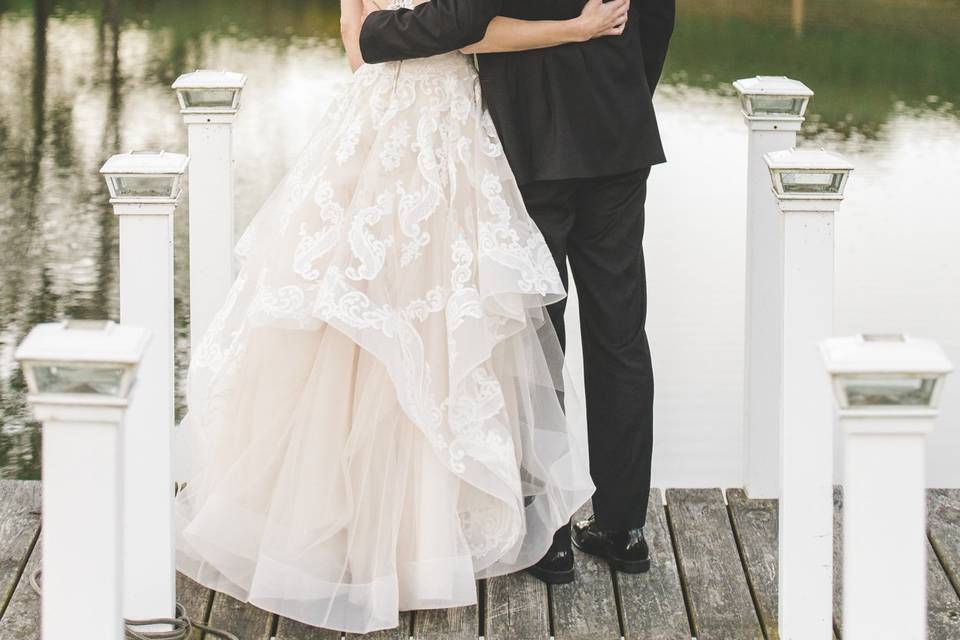 Shady elms farm bride & groom