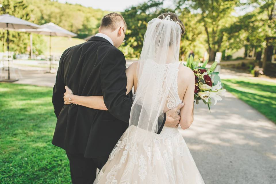 Shady elms farm wedding day