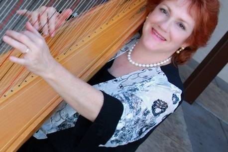 Harpist Naomi Alter