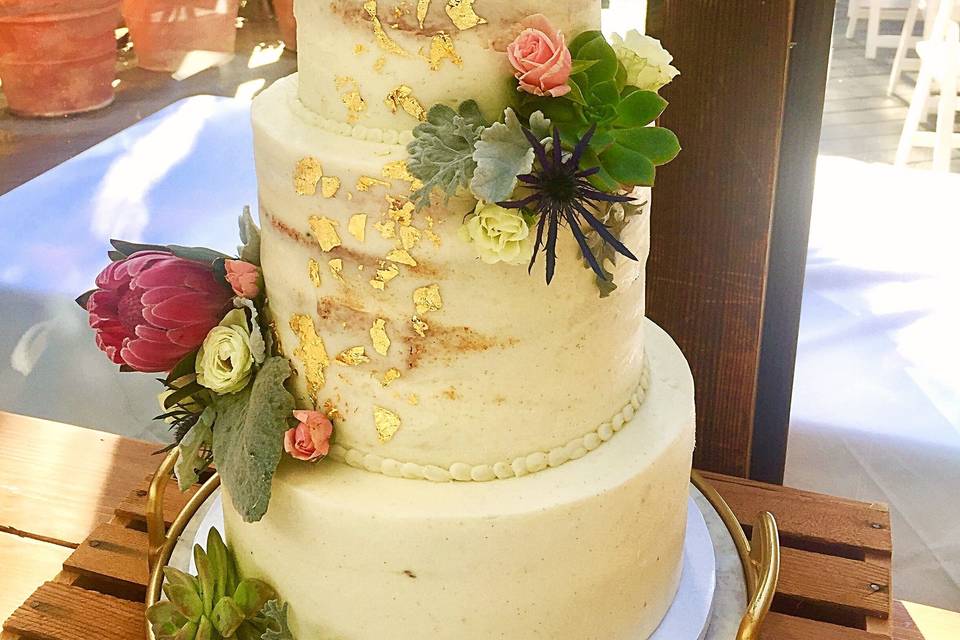 Pin by Sarah Ann on Cakes | Wedding cake hot pink, Hot pink weddings, Red  rose wedding