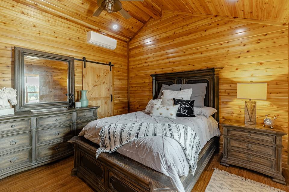 Luxury Cabin - Bedroom 2