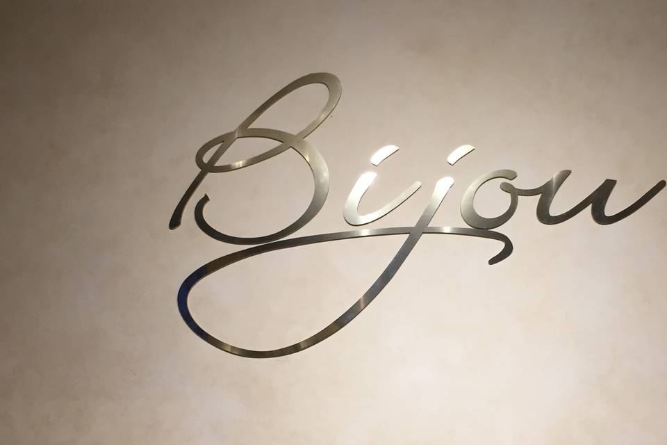 Learn how to Sign the Name Chicago Stylishly in Cursive Writing