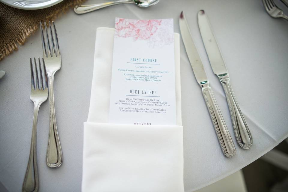 Let your wedding guests know what to expect from the most memorable night of your life with this elegant printable wedding menu. This is a digital download and is perfect for couples who want beautifully designed DIY menus to print at home.Perfect to put at each place setting for your guests to choose their meal for the the big day!