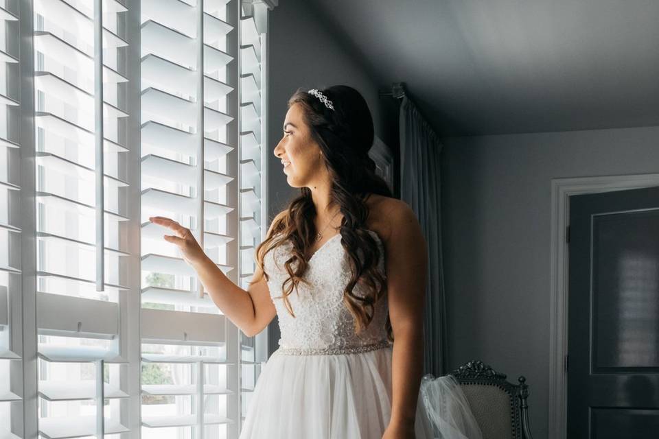 Bridal portrait - Ivory Sky Media