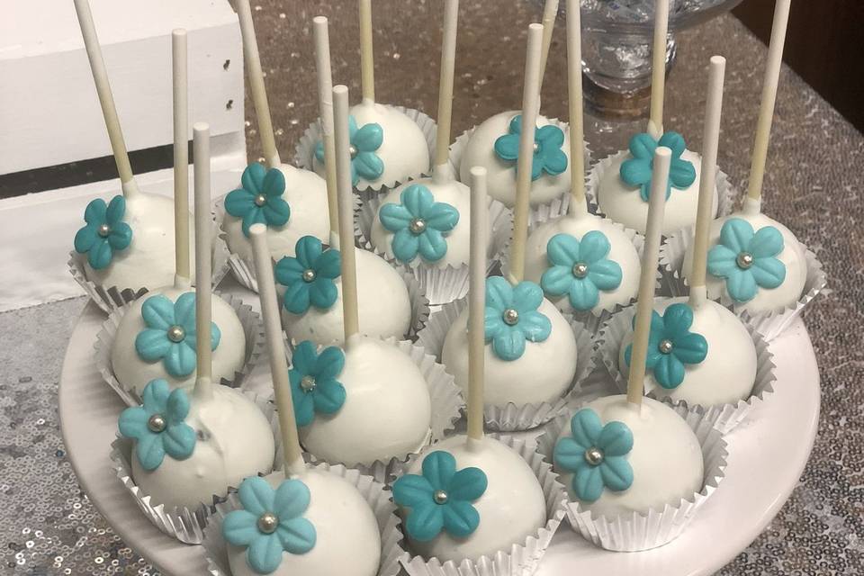 Cake pops with flowers