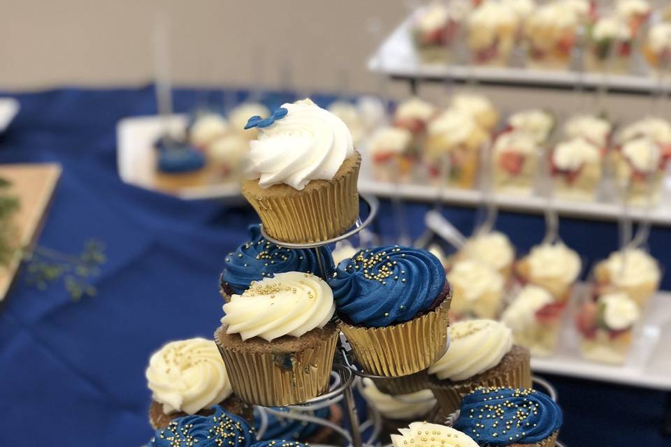 Navy blue and gold cupcakes