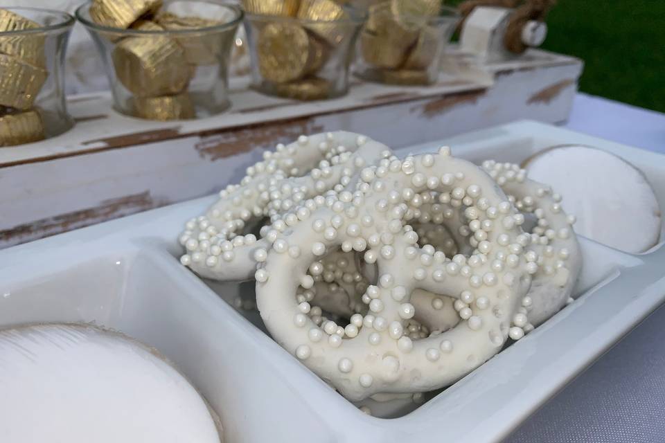 WEDDING & CANDY BUFFET, WHITE GUMBALLS w/SHIMMER from Miami Candies Sweets  & Snacks – Miami Candies, LLC.