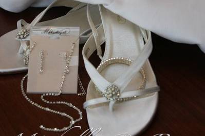 Brides detail: shoes, jewelry