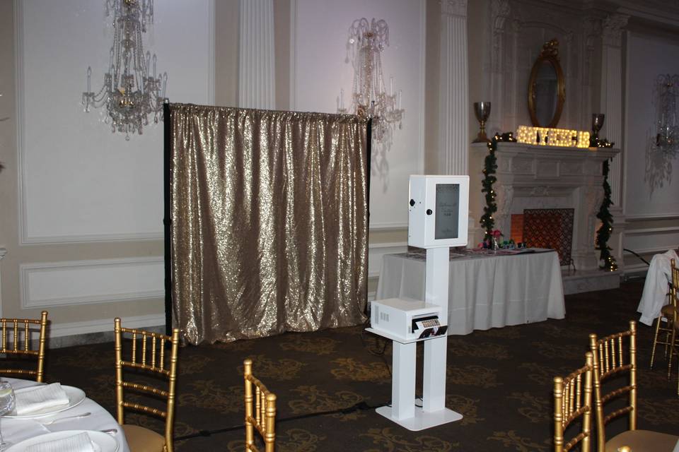 Open-style booth