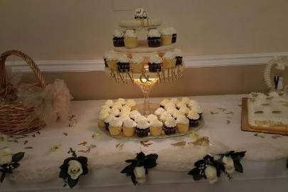 CUPCAKE TOWER MADE WITH LARGE MARTINI GLASS WITH GLASS STONES AND LIGHTS