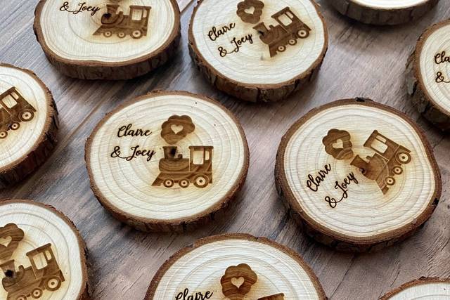 Wood magnet favor