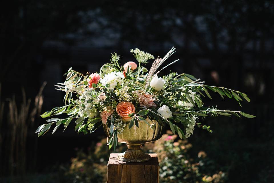 Dramatic centerpiece