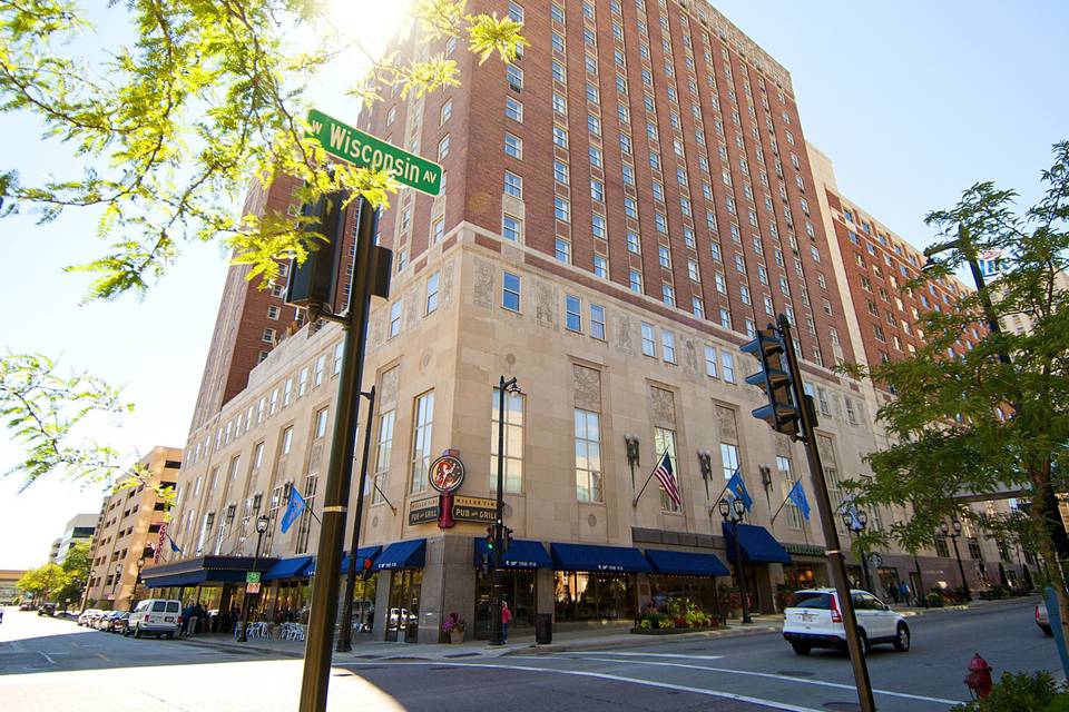 Hilton Milwaukee Exterior