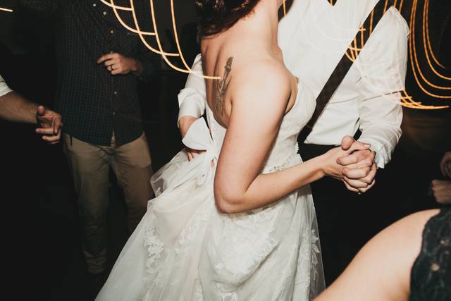 Newlyweds dance